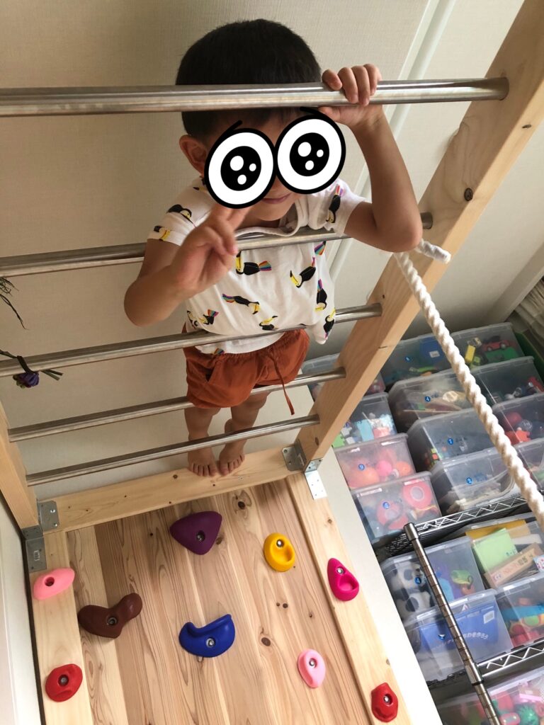室内に「うんてい」を作ってみました。DIY・ボルダリング付き 室内に「うんてい」を作ってみました。DIY・ボルダリング付き